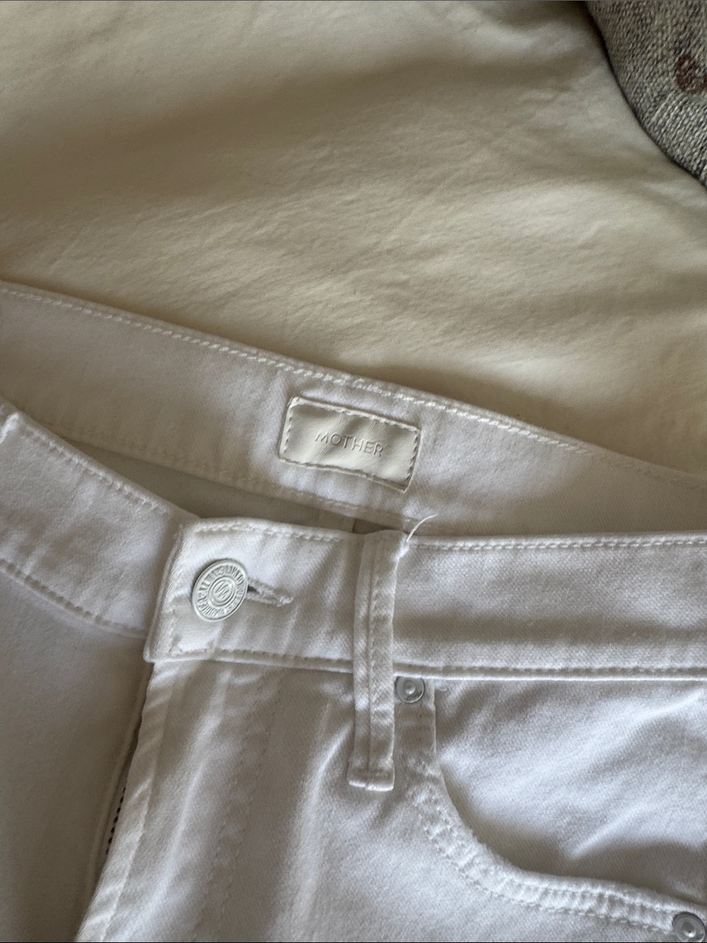 MOTHER Cream Cropped Raw-Hem Ankle Jeans - Picture 4 of 5